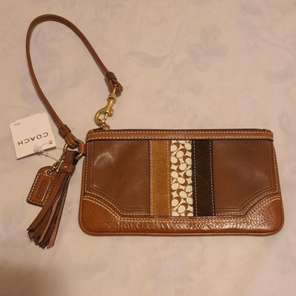 New Coach brown leather wristlet w applique n tassel